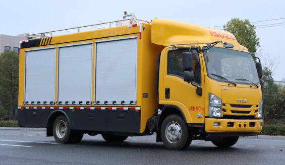 3815轴距五十铃700p工程车