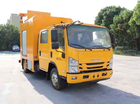 五十铃205马力双排防撞缓冲车